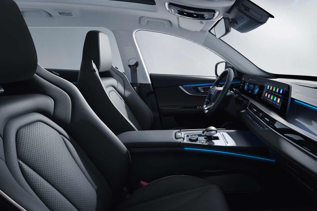 CHERY Tiggo 7 HEV – detail logo a svetlá